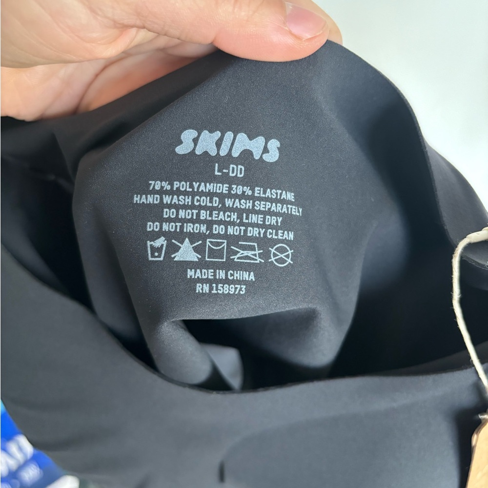 Skims naked scoop tank bra